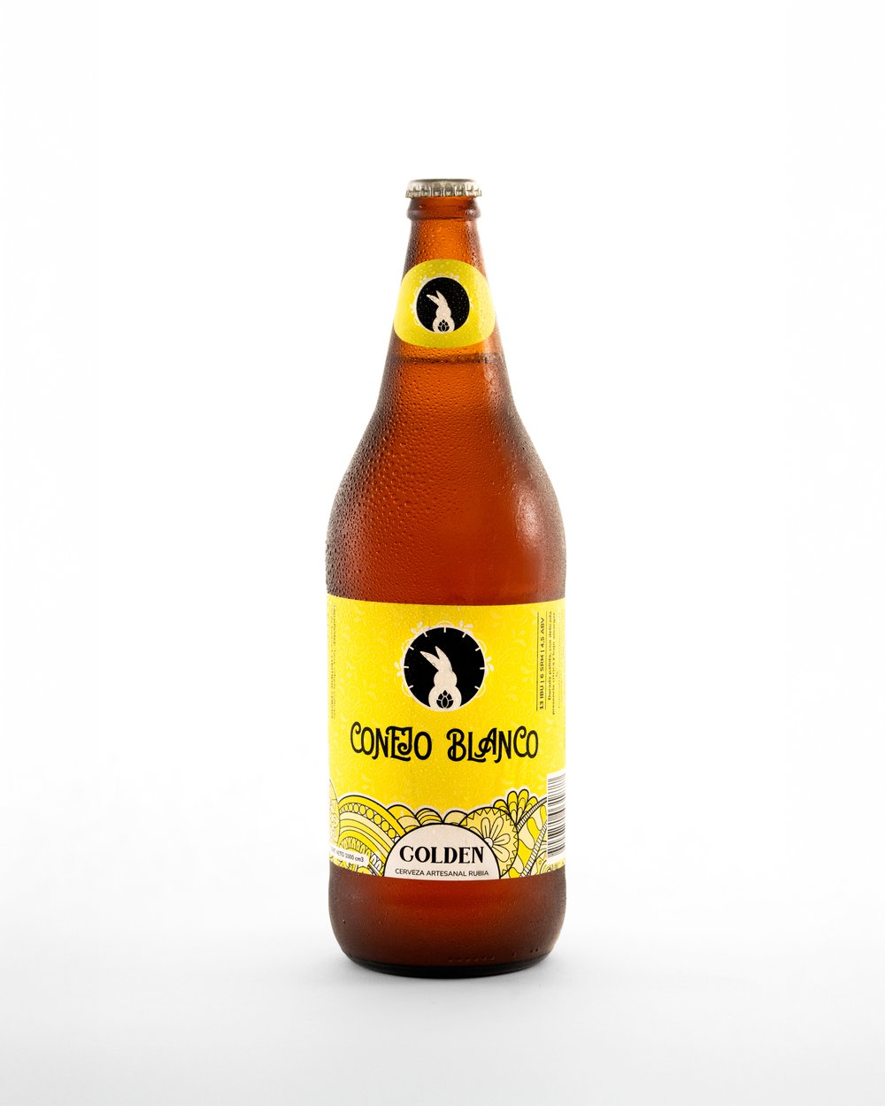 Etiqueta autoadhesiva a color aplicada en cerveza artesanal Conejo Blanco Golden