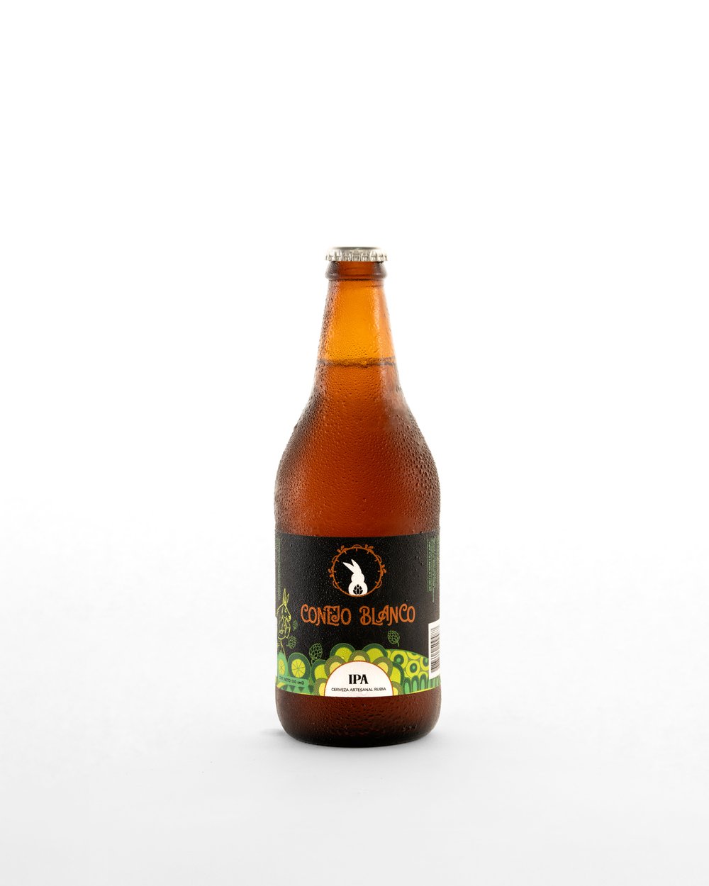 Etiqueta autoadhesiva a color aplicada en cerveza artesanal Conejo Blanco IPA