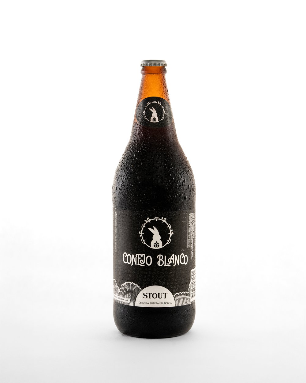 Etiqueta autoadhesiva a color aplicada en cerveza artesanal Conejo Blanco Stout