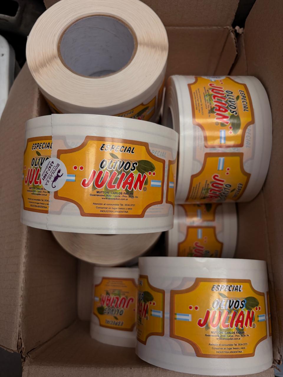 Rollos de etiquetas autoadhesivas a color